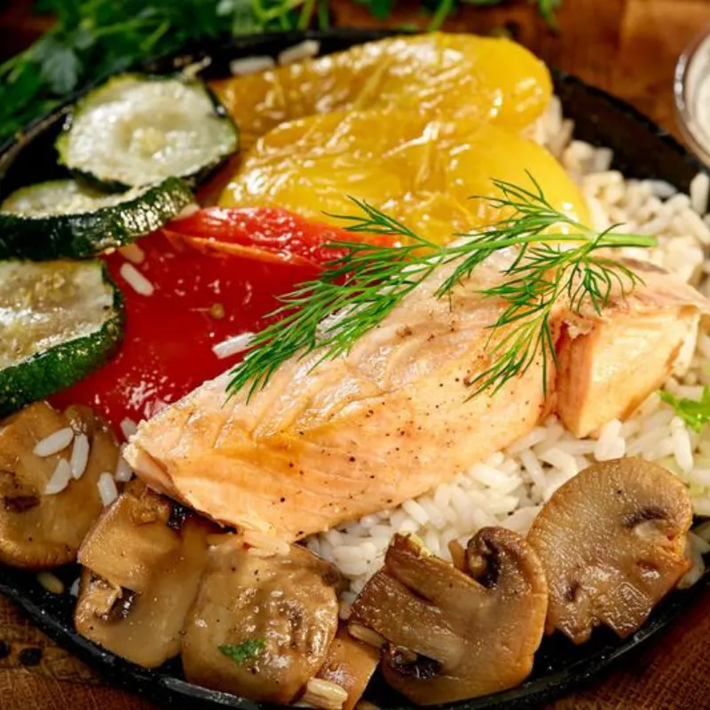 Bowl z grillowanym łososiem 400 g